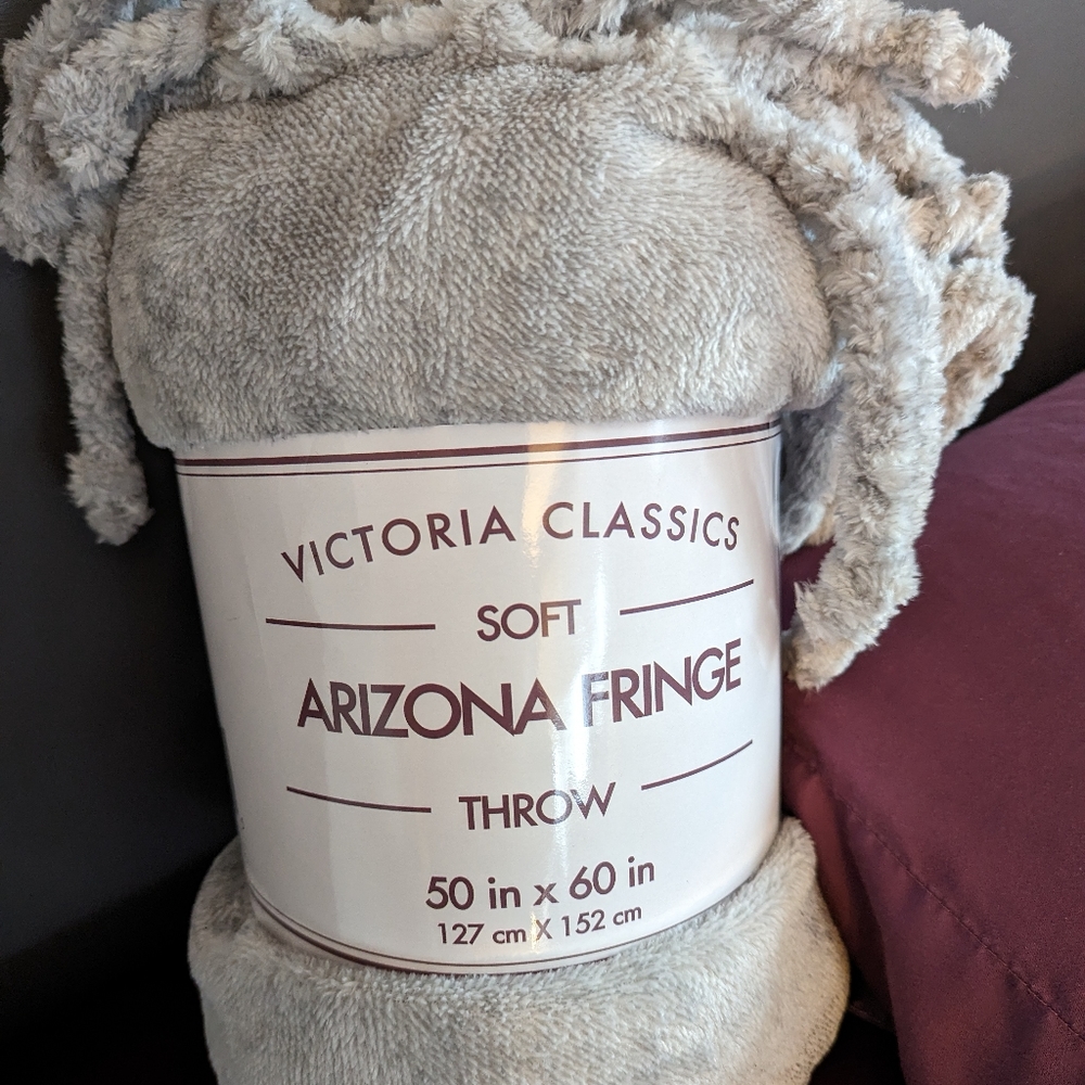 Victoria Classics Arizona Fringe Throw